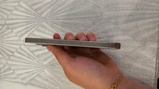 iPhone 15 Pro titaneo