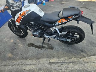 KTM 125 ABS cuidada
