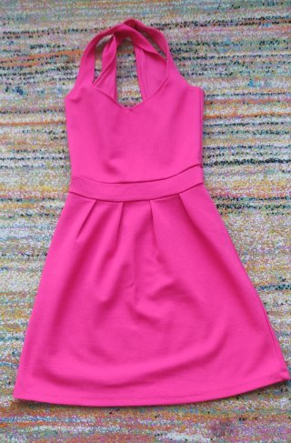 Vestido rosa con espalda cruzada