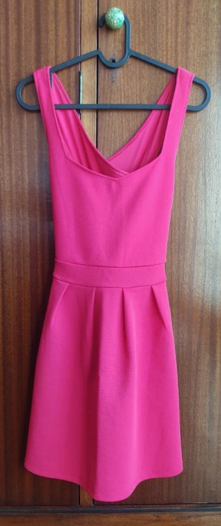 Vestido rosa con espalda cruzada