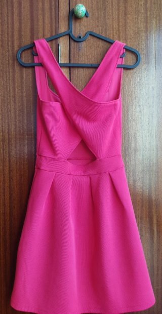 Vestido rosa con espalda cruzada
