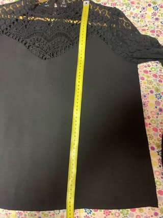 Blusa negra manga larga calada