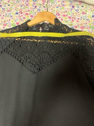 Blusa negra manga larga calada