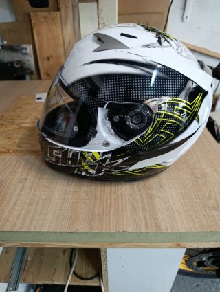 Capacete Shark Branco com Grafismos