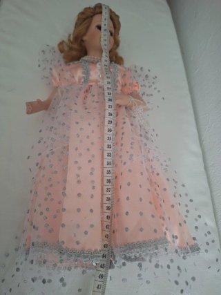 Muñeca de porcelana princesa