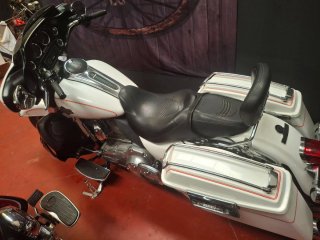 Harley Davidson Cruiser Blanca y Roja