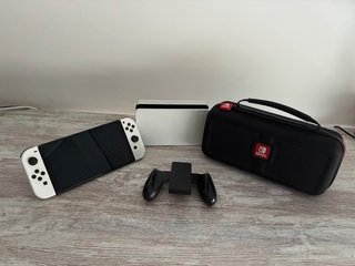 Nintendo Switch OLED Blanca y Negra