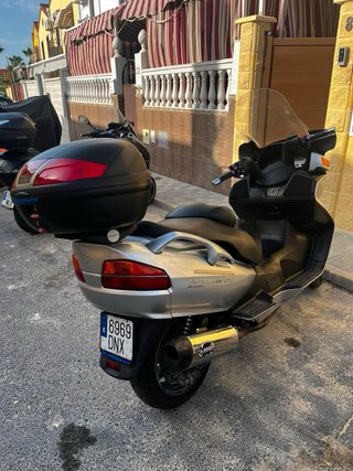 Suzuki Burgman 650 Executive Plata