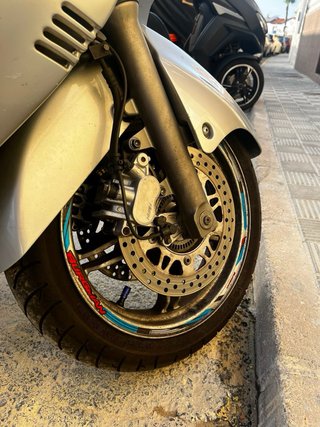 Suzuki Burgman 650 Executive Plata