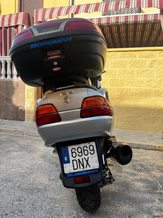 Suzuki Burgman 650 Executive Plata