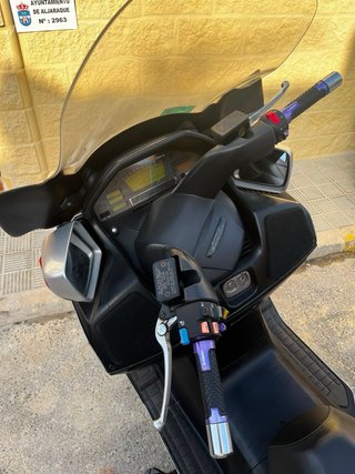 Suzuki Burgman 650 Executive Plata