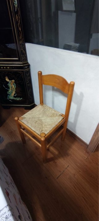 Sillas de madera con asiento de cáñamo