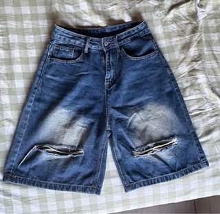 Pantalón corto vaquero hombre M roto estilo baggy