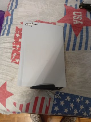 PlayStation 5 con mando e instrucciones