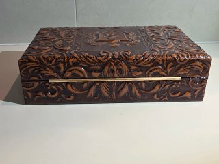Cajas tabaqueras antiguas cuero repujado y madera