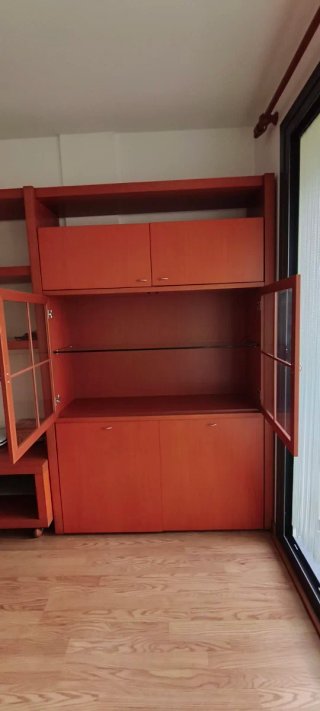 Mueble de comedor madera y cristal