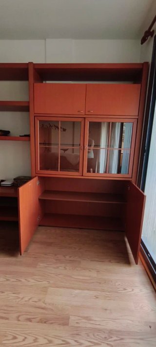 Mueble de comedor madera y cristal