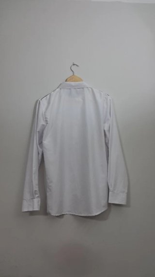 Camisa Elegante Blanca con Ribetes Negros VSKA