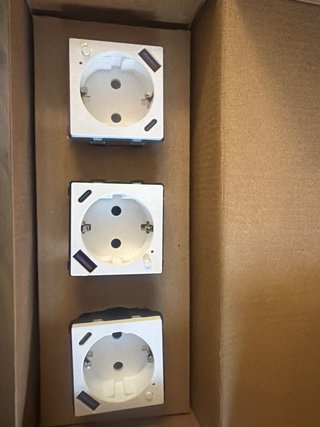 Enchufe triple pared BSEED con USB