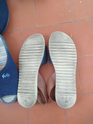 Zapatillas de estar por casa        Sandalias