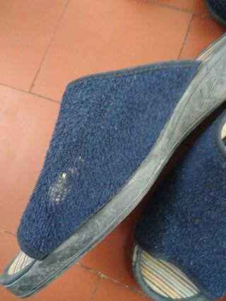 Zapatillas de estar por casa        Sandalias