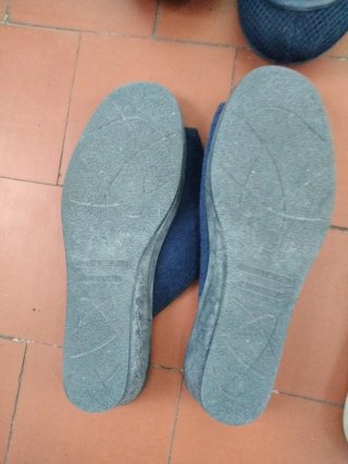 Zapatillas de estar por casa        Sandalias