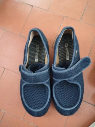 Zapatillas de estar por casa        Sandalias