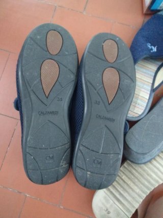 Zapatillas de estar por casa        Sandalias