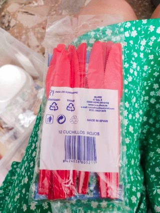Lote Cucharas de plástico, cuchillos y tenedores