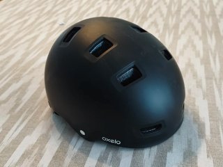 Skate infantil con casco
