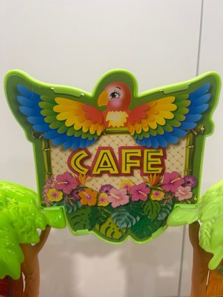 Cafetería Enchantimals con muñeca y mascota