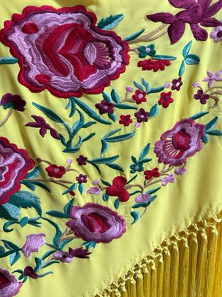 Mantoncillo de Flamenco Amarillo