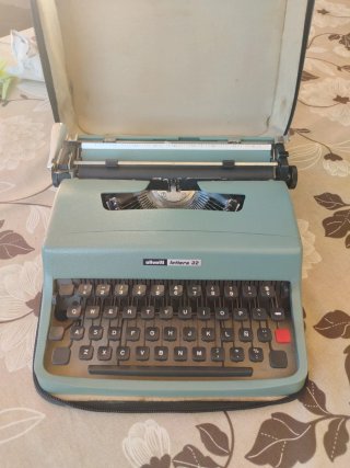Máquina de escribir Olivetti Lettera 32