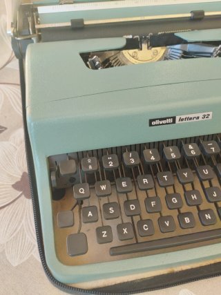 Máquina de escribir Olivetti Lettera 32