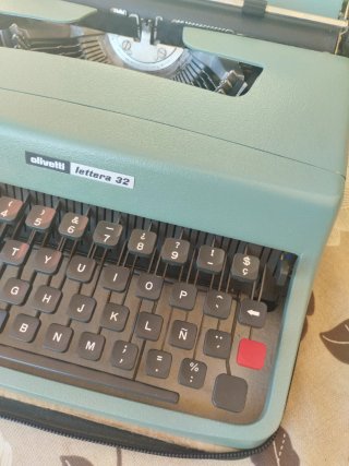 Máquina de escribir Olivetti Lettera 32