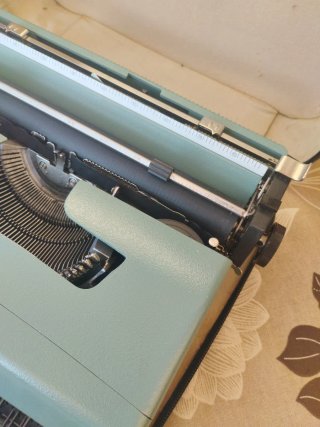 Máquina de escribir Olivetti Lettera 32