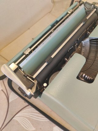 Máquina de escribir Olivetti Lettera 32