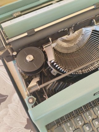 Máquina de escribir Olivetti Lettera 32