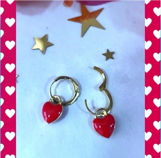 Coquetos Pendientes Corazón Dorados y Rojos