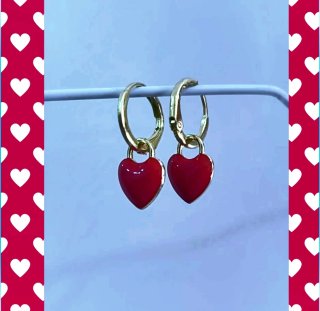Coquetos Pendientes Corazón Dorados y Rojos