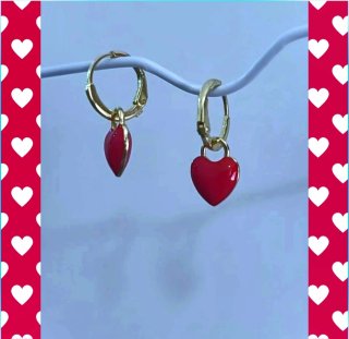 Coquetos Pendientes Corazón Dorados y Rojos
