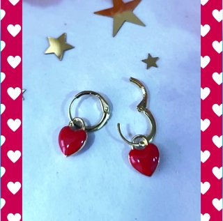 Coquetos Pendientes Corazón Dorados y Rojos