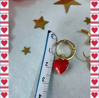 Coquetos Pendientes Corazón Dorados y Rojos
