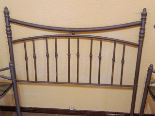 Cabecero y mesillas vintage pintado forja marron
