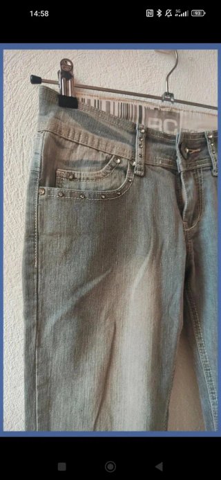 Jeans pitillo con pedrería