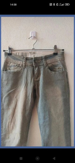 Jeans pitillo con pedrería