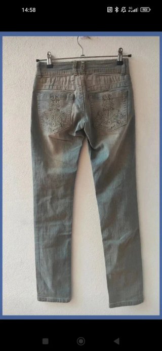 Jeans pitillo con pedrería