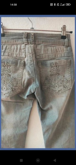 Jeans pitillo con pedrería