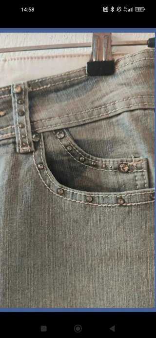 Jeans pitillo con pedrería