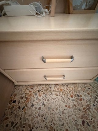 Cabecero de cama y mesitas de madera